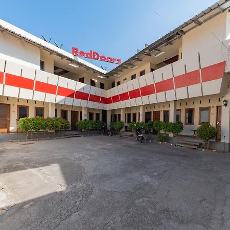 Hotel RedDoorz near Pasar Pagi Cirebon 2 Zewnętrze zdjęcie