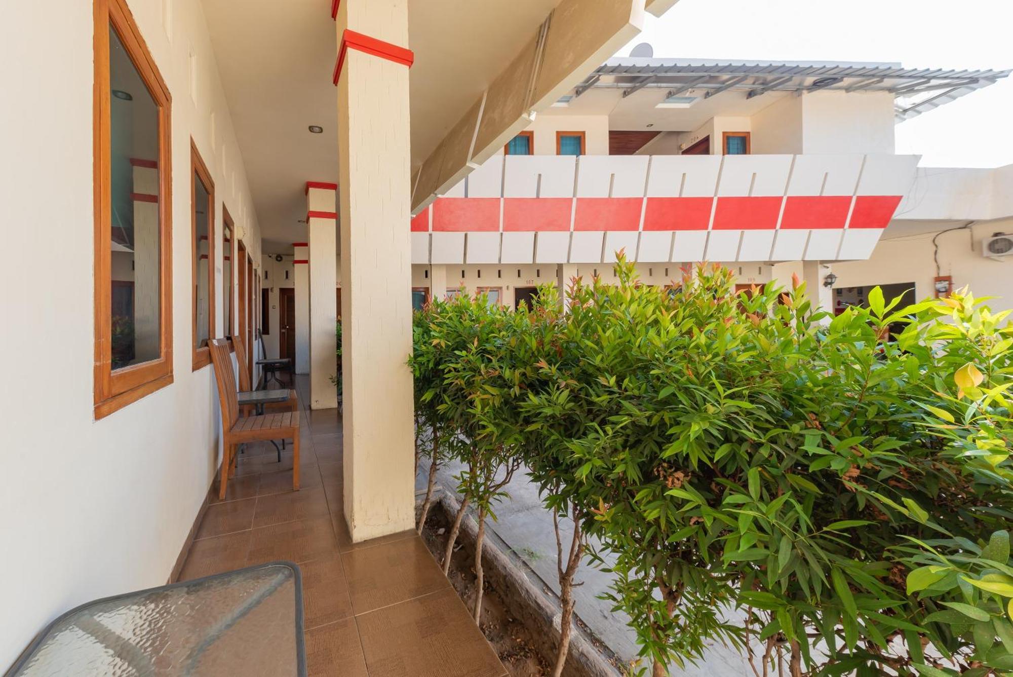 Hotel RedDoorz near Pasar Pagi Cirebon 2 Zewnętrze zdjęcie