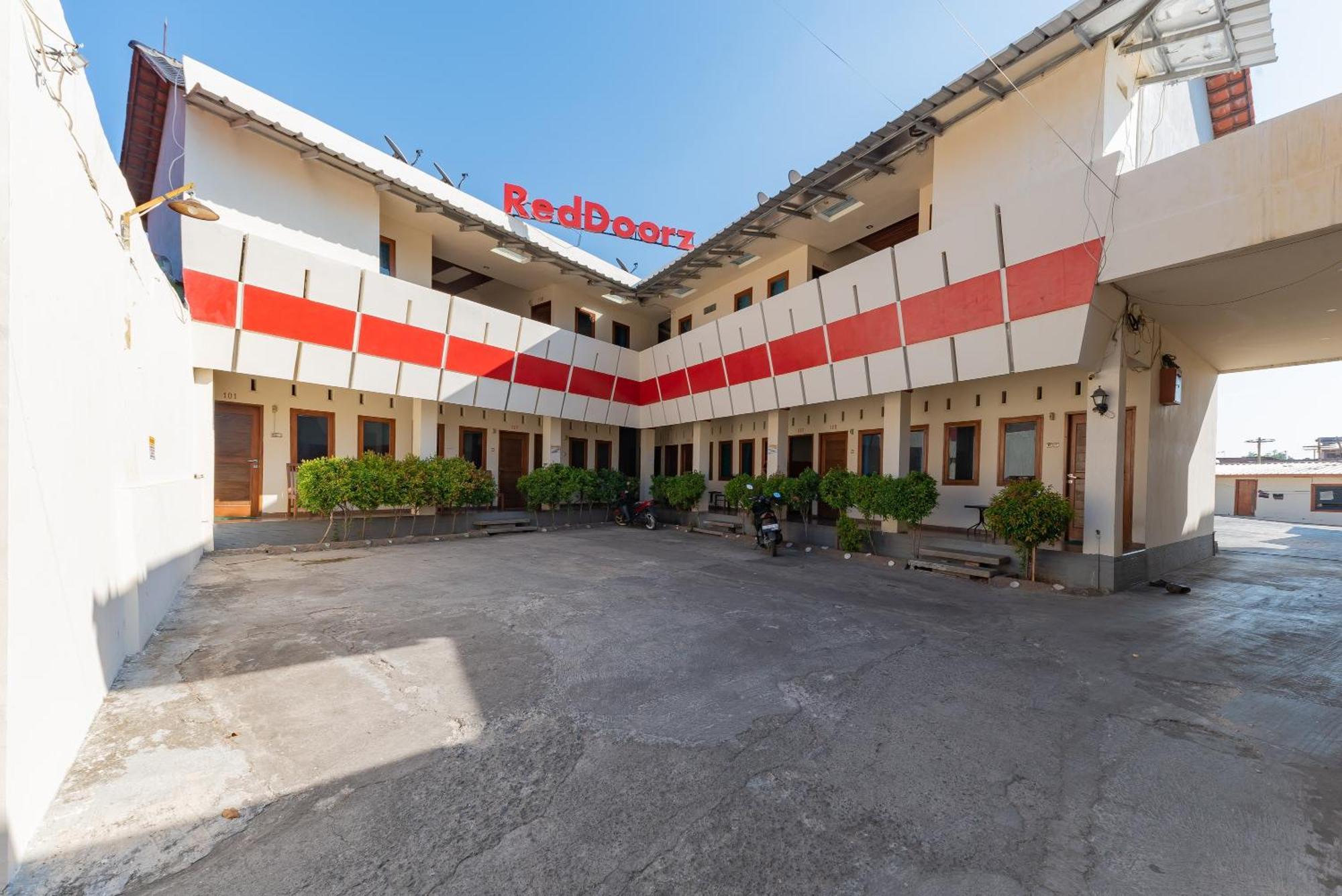 Hotel RedDoorz near Pasar Pagi Cirebon 2 Zewnętrze zdjęcie